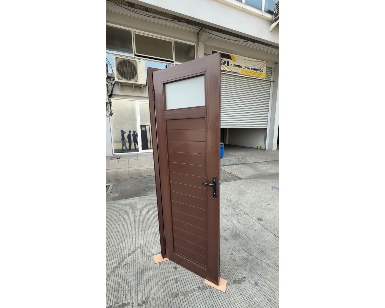 Pintu Ekonom Panel Kaca Sunblast - gambar 3