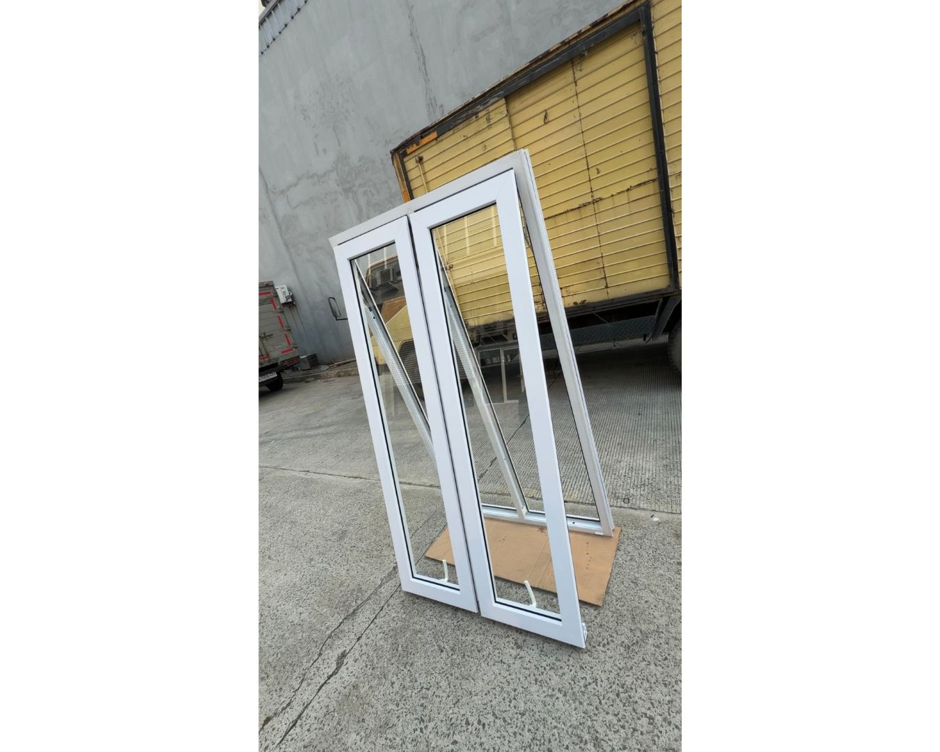 Jendela Double Awning (putih) - gambar 1