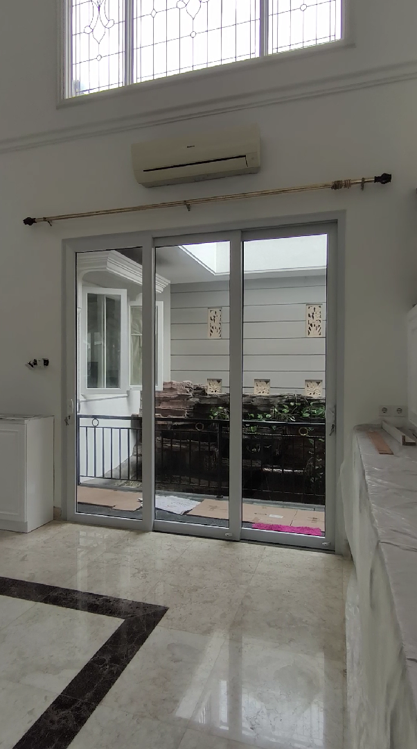 Pintu Kaca Triple Sliding - gambar 1