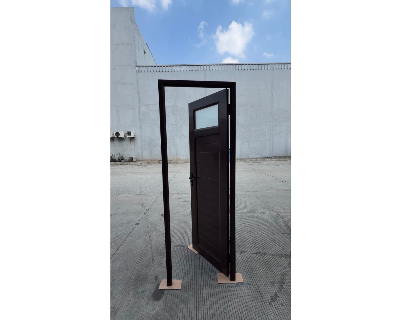 Pintu Ekonom Panel Kaca Sunblast - gambar 1