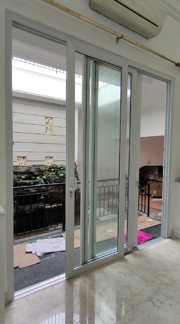 Pintu Kaca Triple Sliding - gambar 3