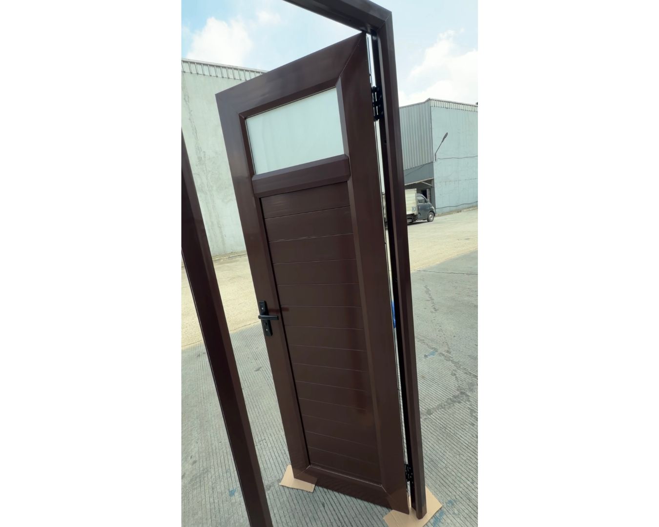 Pintu Ekonom Panel Kaca Sunblast - gambar 2