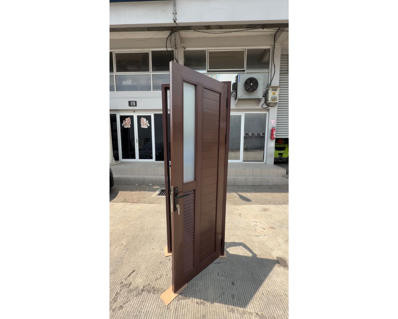 Pintu Ekonom Panel + Jalusi + Kaca - gambar 3